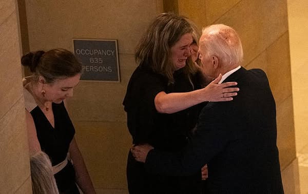 President Biden Arrives at Minnesota State Capitol to Honor Lawmaker Melissa Hortman and Husband After Tragic Shooting